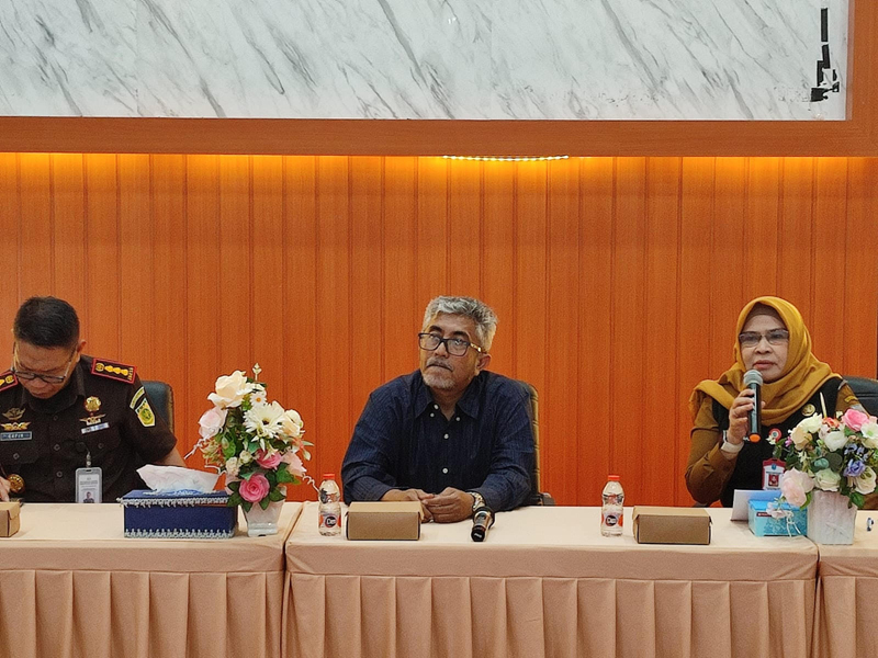 D:\2025\Desember 2025\11 Desember 2025\5\hal 5\Kepala Dinsos P3AP2KB Banjar Erny Wahdini memberikan sambutan.jpg