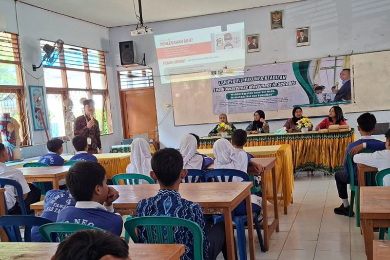 D:\2025\Desember 2025\12 Desember 2025\2\2\Siswa SMPN 4 Tabalong Dibekali Soal Hukum.jpg