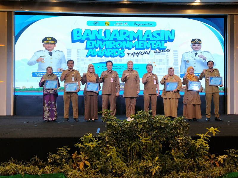 D:\2025\Desember 2025\3 Desember 2025\5\hal 5\Sejumlah insan peduli lingkungan mendapatkan penghargaan BEA 2025.jpg