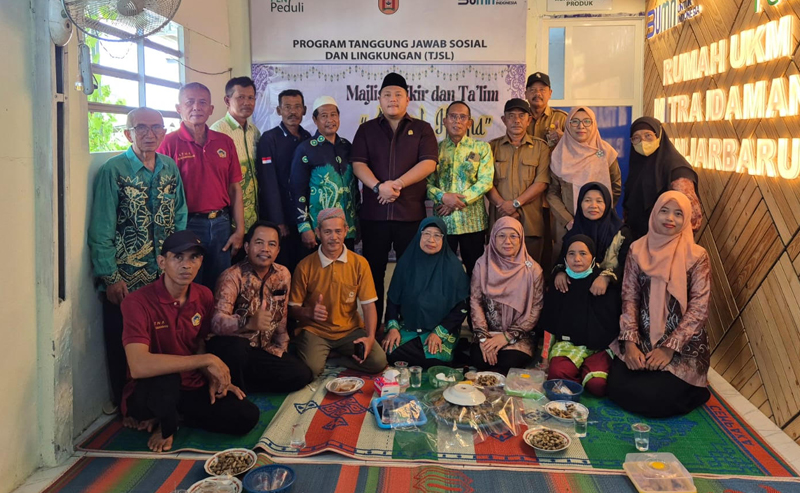 D:\2025\Desember 2025\4 Desember 2025\5\hal 5\Ketua KTNA Kota Banjarbaru periode 2025--2030 Gusti Rizky Sukma Iskandar Putera (tengah).jpg