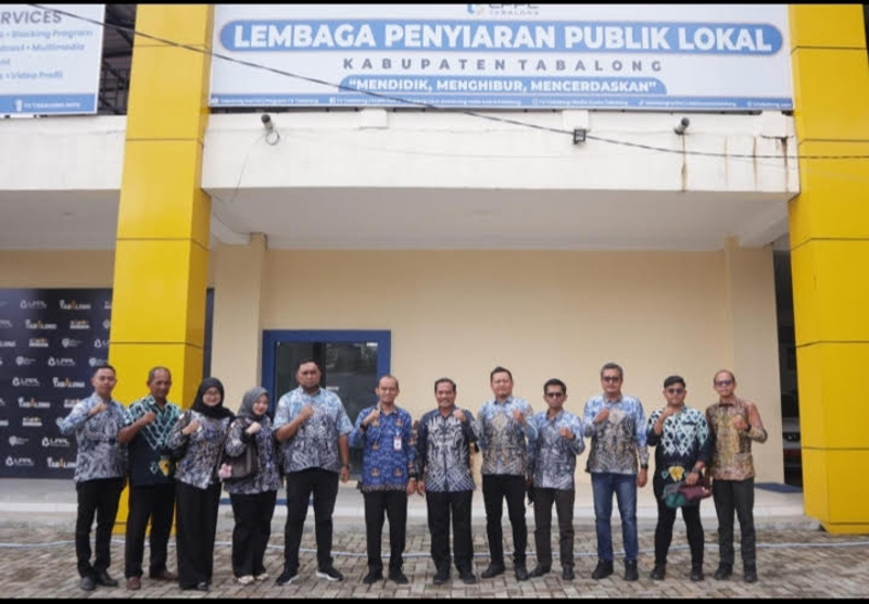 G:\2025\Desember 2025\19 Desember 2025\5\hal 5\hal 5\Kepala DKISP Kabupaten Banjar HM Aidil Basith dan jajaran foto bersama.jpg