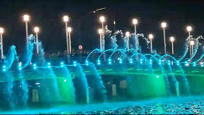 G:\2025\Desember 2025\23 Desember 2025\5\hal 5\Air mancur menari di jembatan pasar lama Banjarmasin.jpg