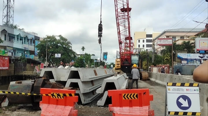 G:\2025\Desember 2025\23 Desember 2025\5\hal 5\Proses pembangunan sungai veteran dalam program NUFReP di kota Banjarmasin.jpg