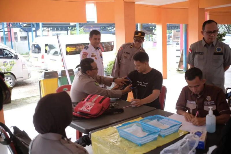 G:\2025\Desember 2025\24 Desember 2025\2\2\Polantas Menyapa Sasar Pengemudi Angkutan Umum.jpg