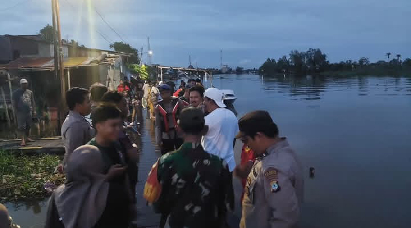 G:\2025\2026\Januari\7 Januari 2026\2\Korban Hanyut di Penambangan Masih dalam Pencarian.jpg