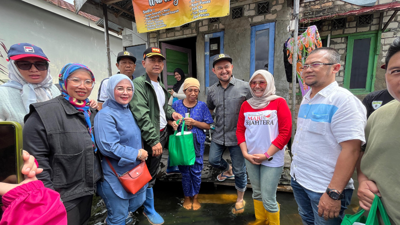 G:\2026\Januari\13 Januari 2026\5\Hal 5\Walikota HM.Yamin dan anggota DPRD serta SKPD lingkungan pemko Banjarmasin meninjau banjir.jpg