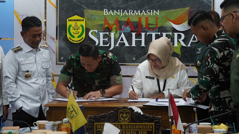 G:\2026\Januari\15 Januari 2026\5\Hal 5\Kepala Dinas PUPR Suri Sudarmadiyah dan Komandan Korem 101Antasari.jpg