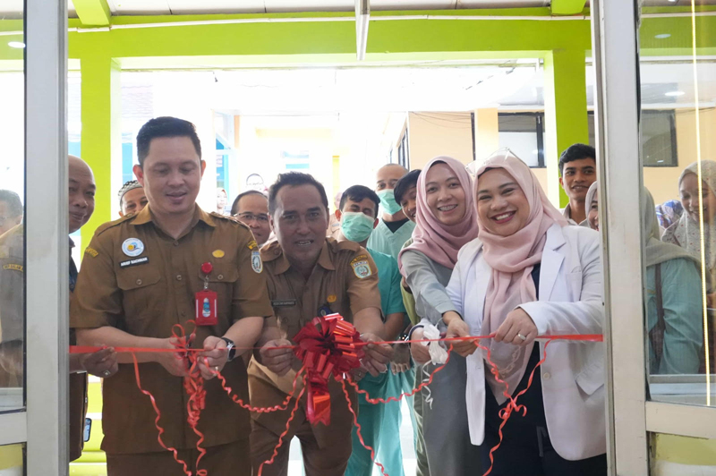 G:\2026\Januari\15 Januari 2026\5\Hal 5\Manajemen RSUD Ratu Zalecha meresmikan Poli Paru dan Rehabilitasi Medi.jpg