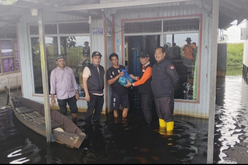 G:\2026\Januari\15 Januari 2026\5\Hal 5\Pemkab Banjar salurkan bantuan untuk warga terdampak banjir.jpg