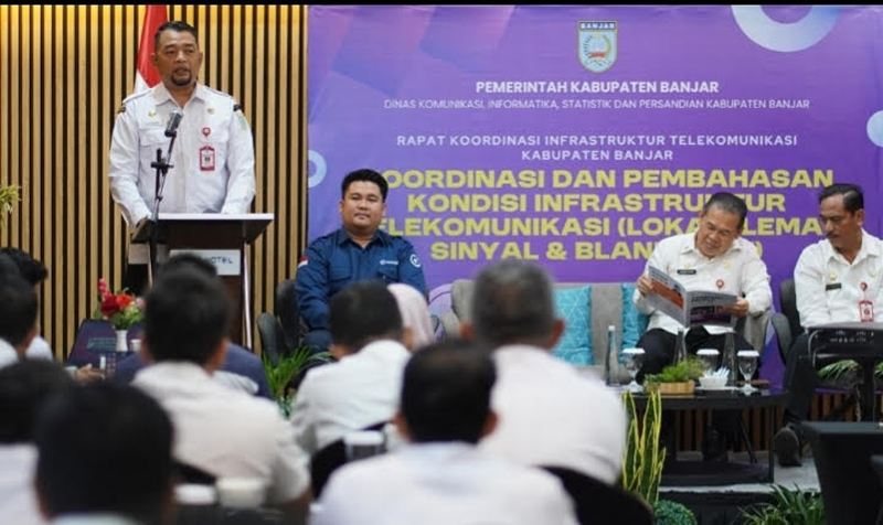 G:\2026\Januari\19 Januari 2026\5\Hal 5\Sekda Banjar H Yudi Andrea memberikan sambutan saat membuka Rapat.jpg