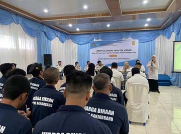 E:\8 Junni\hal 5\Warga binaan Lapas Kelas II Banjarbaru, mendapatkan penyuluhan.jpg