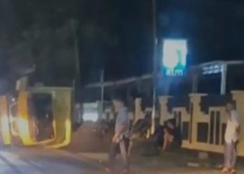 D:\2025\Januari 2025\15 Januari 2025\2\22\New Folder\Truk Diduga Bermuatan Batubara Terbalik di HSS.jpg