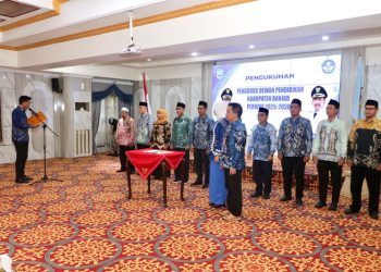 D:\2025\Januari 2025\24 Januari 2025\5\Bupati Banjar H Saidi Mansyur mengukuhkan Pengurus.jpg