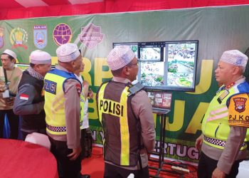 D:\2025\Januari 2025\7 Januari 2025\5\hal 5\Kapolda Kalsel Irjen Pol Rosyanto Yudha Hermawan (kanan) bersama Kapolres Banjar AKBP.jpg