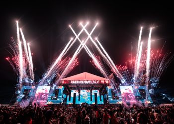 Konser NDX AKA di Batfest 2024 Sukses, Pantai Jhonlin Festival Jadi Lautan Manusia