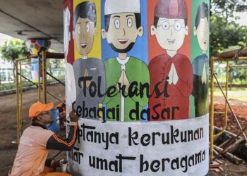 Mengecat Mural Bertemakan Keberagaman Dan Toleransi