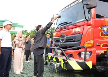 Bupati Tanbu Serahkan Mobil Operasional Secara Simbolis
