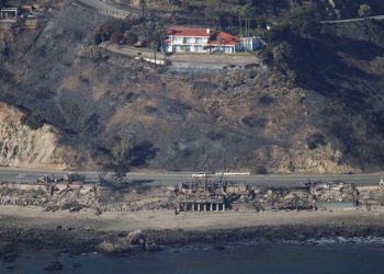 Kebakaran Hutan Pantai California Selatan