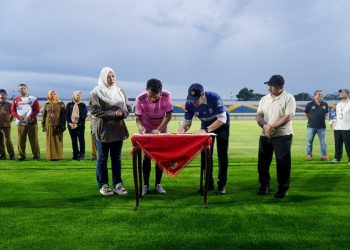 Bupati Tandatangani Pengelolaan Stadion Demang Lehman