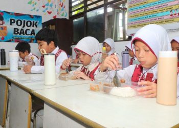 D:\2025\Februari 2025\18 Februari 2025\5\Siswa-siswi SDN Keraton 4 Martapura mengawali.jpg