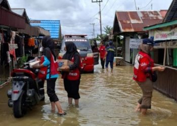 D:\2025\Februari 2025\4 Februari 2025\5\Hal 5\Tim Satgana PMI Kabupaten Banjar bersama Tim Krisis Kesehatan.jpg