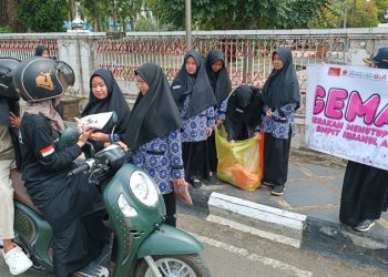 SMPIT Ihsanul Amal Bagikan 1000 Hijab Gratis