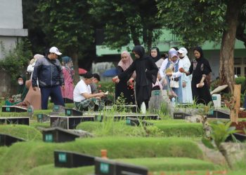 Ziarah Makam Sebelum Memasuki Bulan Suci Ramadhan