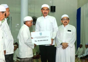 D:\2025\Maret 2025\17 Maret 2025\5\hal 5\Bupati Banjar H Saidi Mansyur didampingi wakilnya Habib Idrus.jpg