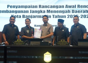 D:\2025\Maret 2025\21 Maret 2025\5\hal 5\Walikota Yamin dan Ketua DPRD Banjarmasin Rikval Fachruri.jpg