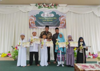 D:\2025\Maret 2025\24 Maret 2025\5\hal 5\Para pemenang Juara 1 - 3 Putra Putri dalam Energi.jpg