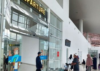 D:\2025\Maret 2025\24 Maret 2025\5\hal 5\Suasana di gedung terminal keberangkatan Bandara Syamsudin Noor.jpg