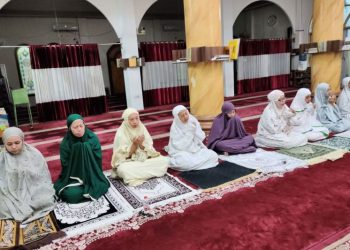 D:\2025\Maret 2025\26 Maret 2025\5\hal 5\Suasana usai Shalat Tasbih di Masjid Assa'adah Komplek Beruntung Jaya.jpg