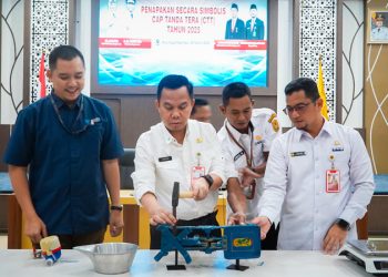 D:\2025\Maret 2025\27 Maret 2025\5\hal 5\Setdako Banjarmasin Ikhsan Budiman mencoba salah saltu.jpg