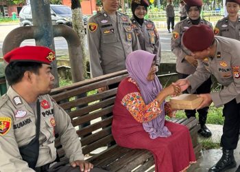 D:\2025\Maret 2025\3 Maret 2025\2\2\New Folder\Polisi di Tabalong Bagikan Makanan Gratis.jpg