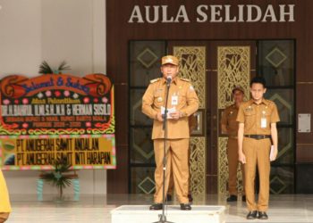 D:\2025\Maret 2025\4 Maret 2025\5\hal 5\Bupati Batola H Bahrul Ilmi pimpin apel perdana.jpg