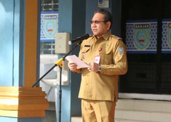 D:\2025\Maret 2025\6 Maret 2025\5\hal 5\Sekretaris Daerah Kabupaten Banjar Mokhamad Hilman saat memimpin apel.jpg