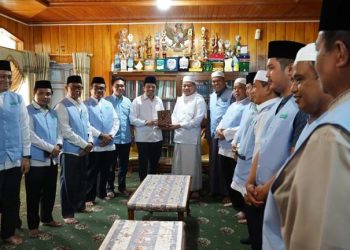 Wagub Serahkan Bantuan Pribadi ke Masjid Sabilal Muhtadin