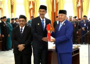 Gubernur Serahkan SK Kepada Bupati dan Wabup Banjar