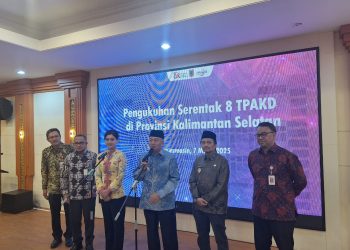 Bersama OJk,Gubernur Kukuhkan Delapan TPAKD di Kalsel