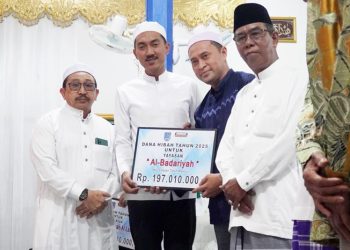 Bupati Serahkan Bantuan Hibah Bidang Keagamaan