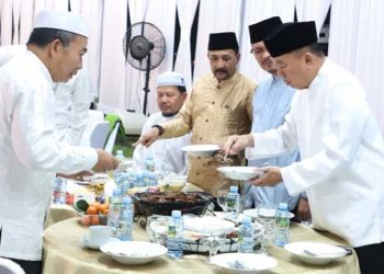 Gubernur Buka Puasa dan Sholat Magrib Berjamaah