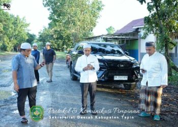 Bupati Tapin tinjau Jalan Datu Aling yang rusak parah