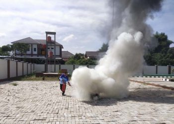 BPBD Simulasi APAR dan Damkar kepada Karyawan Pengadilan Negeri Paringin