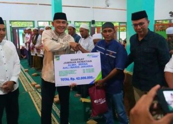 Bupati Tala Serahkan Bantuan Untuk Warga