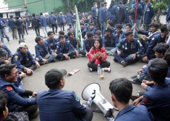 Mahasiswa Demo di DPR Jelang Pengesahan RUU TNI
