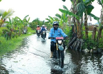 Naik Motor Trail Wabup HSU Tinjau Polder Alabio