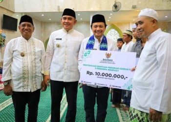 Bupati Serahkan Baznas Tala Pada 151 Orang Penerima