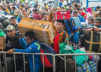 Pemudik Padati Pelabuhan Tanjung Priok, Jakarta