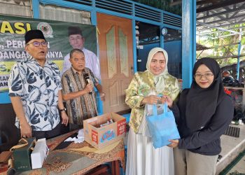 Suripno Bersilaturahmi dan Berbagi Dengan Warga Meratus