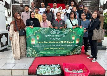 Komunitas Wartawan DPRD Kalsel Berbagi Takjil Gratis Kepada Masyarakat
